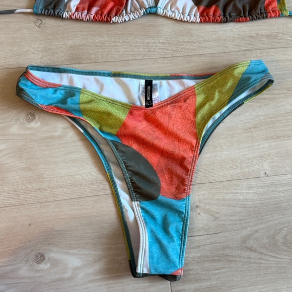 PrettyLittleThing Multicolor Bikini Set - Picture 3 of 5